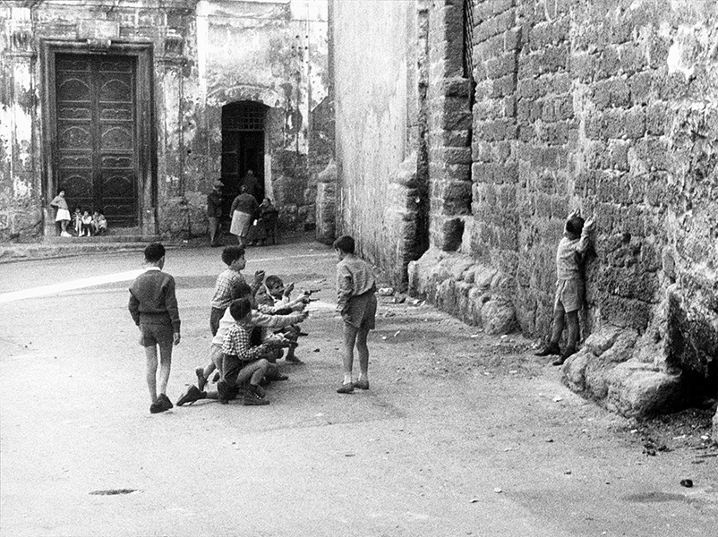 Palermo. Shooting at the Kalsa, 1960